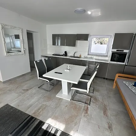Apartment Wohung Leonard Schwanensdtadt *